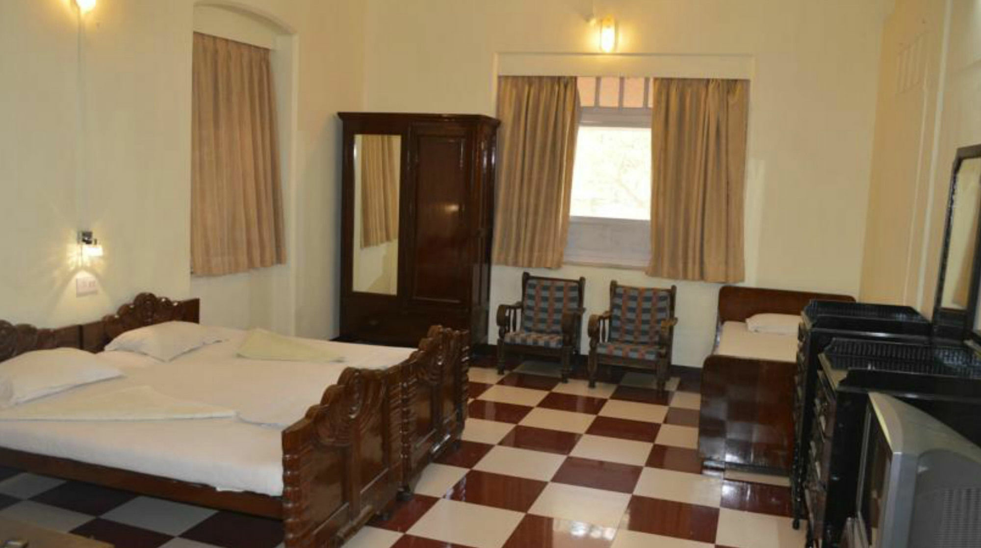 מומביי Bentleys Hotel מראה חיצוני תמונה